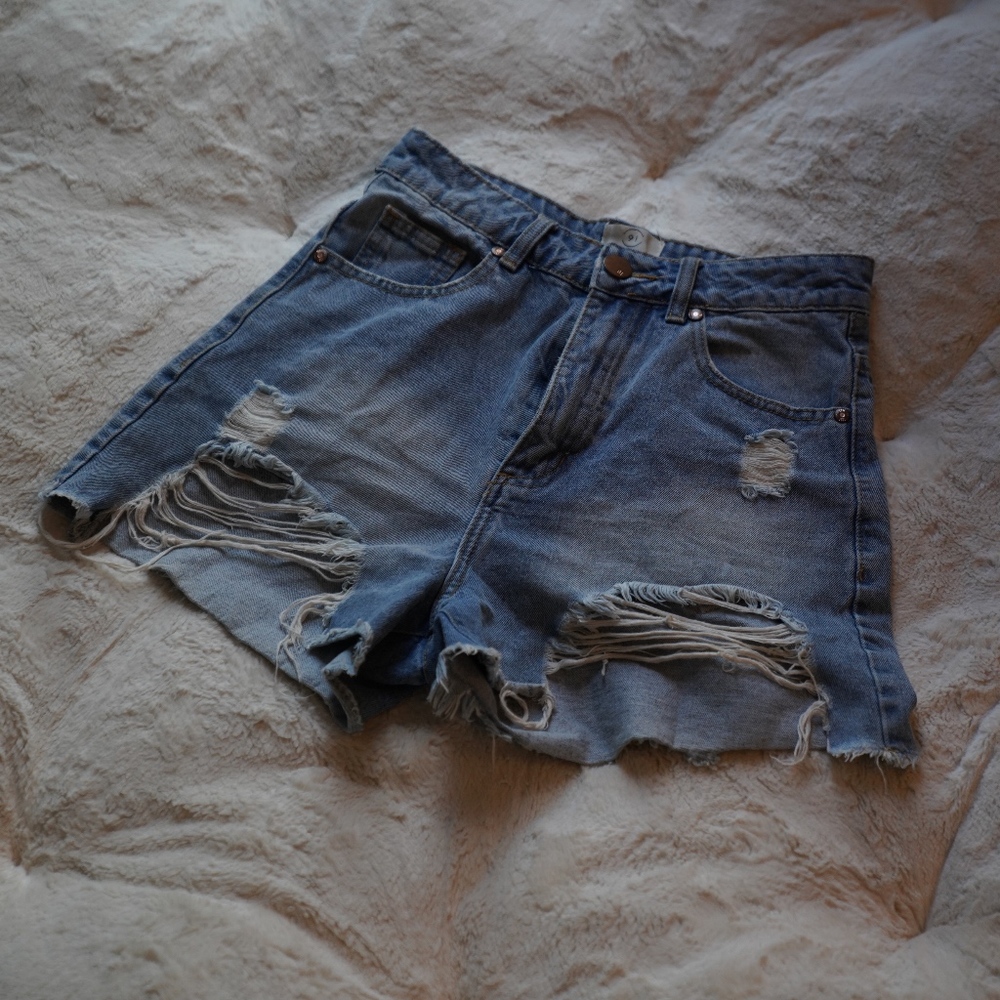 Cotton On distressed mom shorts